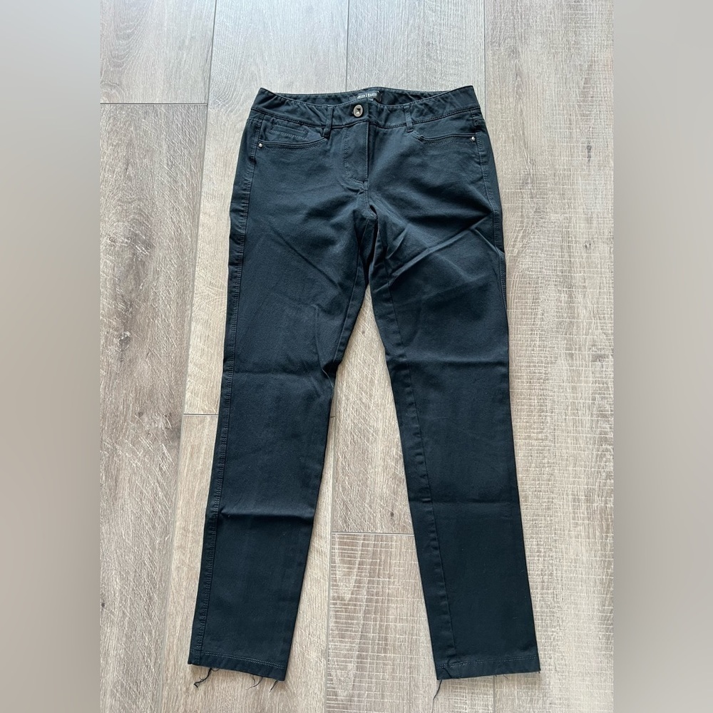 White House Black Market Skinny Leg Jeans in Black Size 2